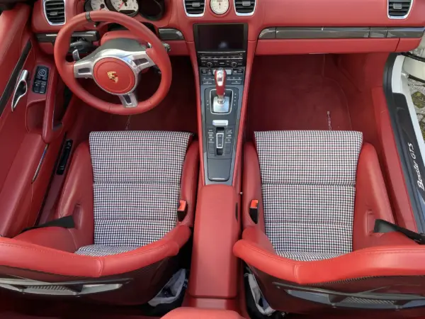Innenflächen passend für Porsche Sportschalensitz mit Bezugsstoff Pepita schwarz / weiß / rot – Bild 4