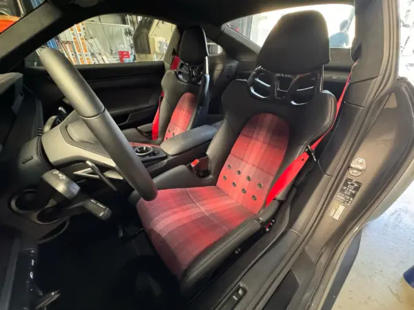 Innenflächen passend für Porsche Vollschalensitz mit Bezugsstoff Multicolor rot – Bild 4