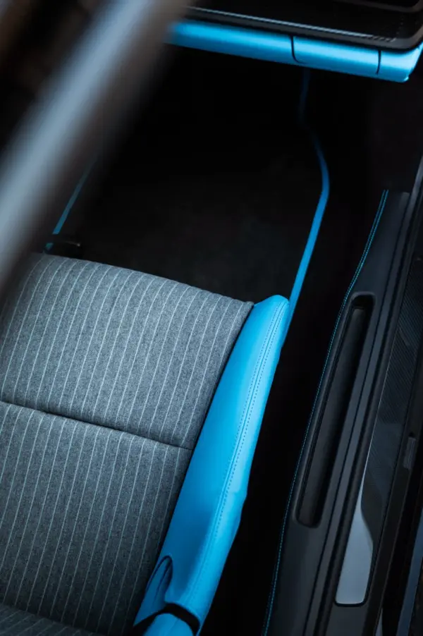 Innenflächen passend für Porsche Vollschalensitz mit Bezugsstoff Nadelstreifen grau / türkis – Bild 5